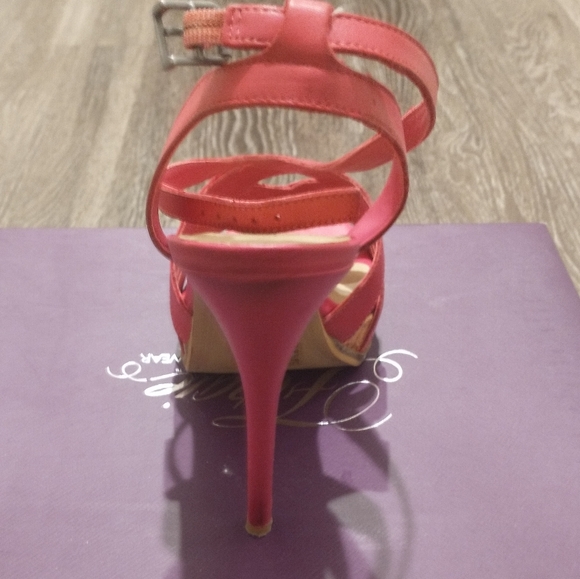 Women's size 9 fushia pink by Fergie - Picture 4 of 4